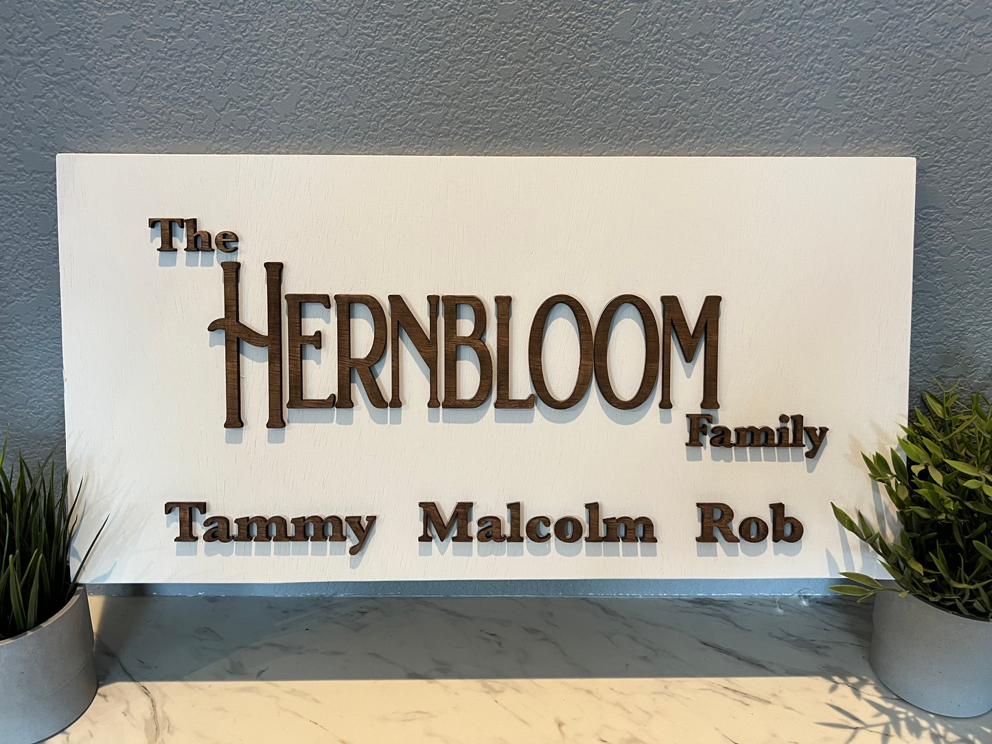 Custom family name sign with members