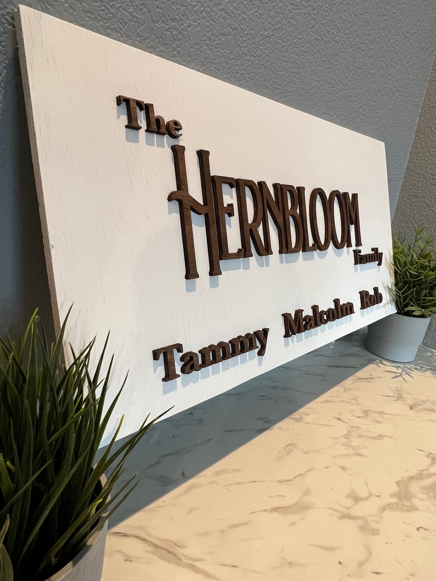 Custom family name sign with members